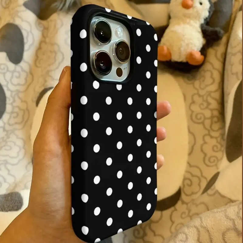 جراب هاتف أسود بنقاط بيضاء بتص - مراجعة Phone Cases Burga وسعره